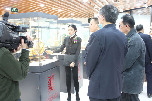 北京工美集团工艺品厂席闻大师历年获奖作品巡展首展在京举行