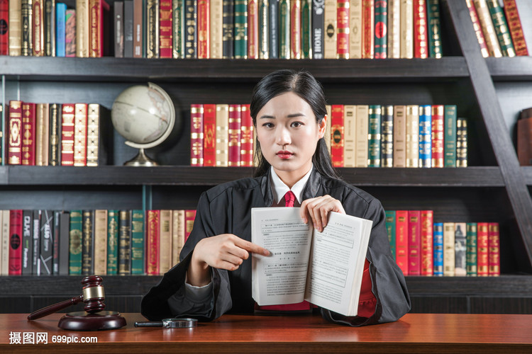 女律师