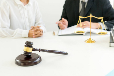 律师的手跟苏写法院 (司法、 法律) 中的文档