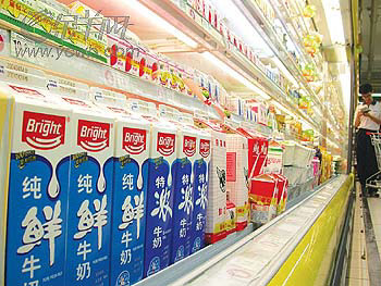 光明承认用库存奶再生产 律师指此举构成欺诈(图)_滚动新闻_财经纵横_新浪网