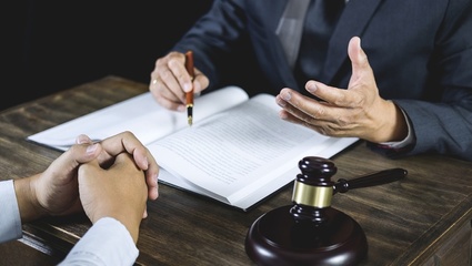 律师会见嫌疑人,看守所“黄牛”一次收费500元?人大代表建议改善看守所会见难